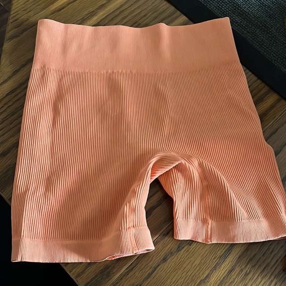 Matching workout set - Picture 3 of 3